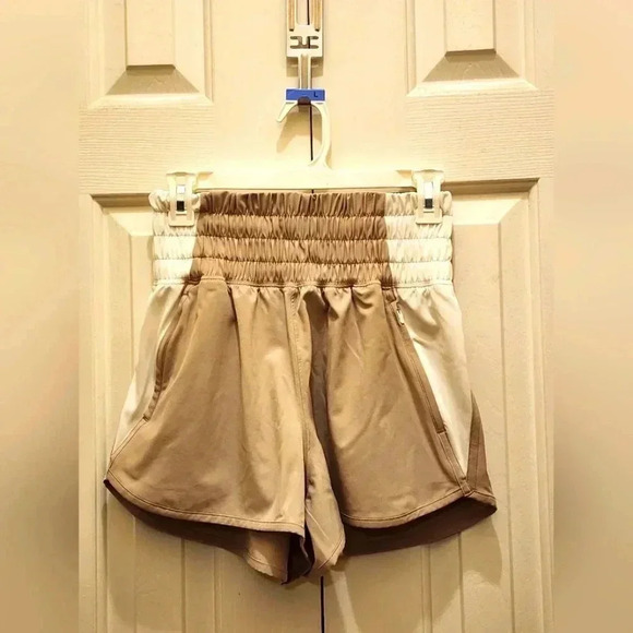 Abercrombie & Fitch Pants - Abercrombie & Finch Ypb Motion TEK Unlined Workout Short- Size XS- NWT🤎🤍